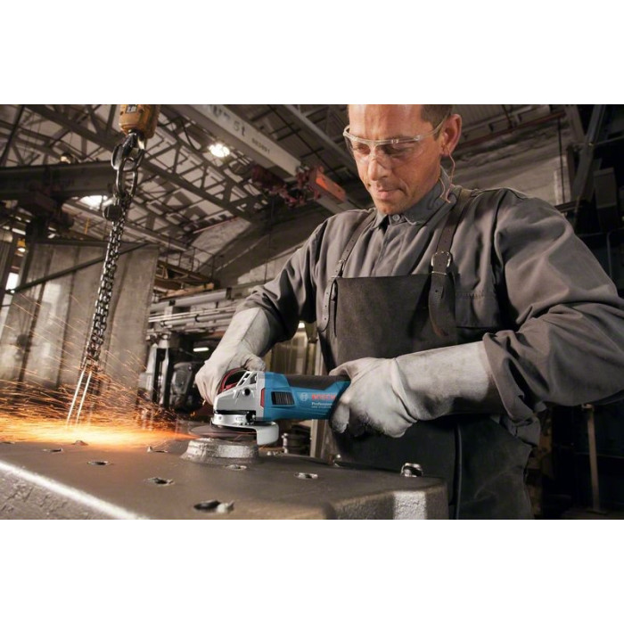 Угловая шлифмашина BOSCH Professional GWS 17-125 CIE 060179H002 - изображение 3