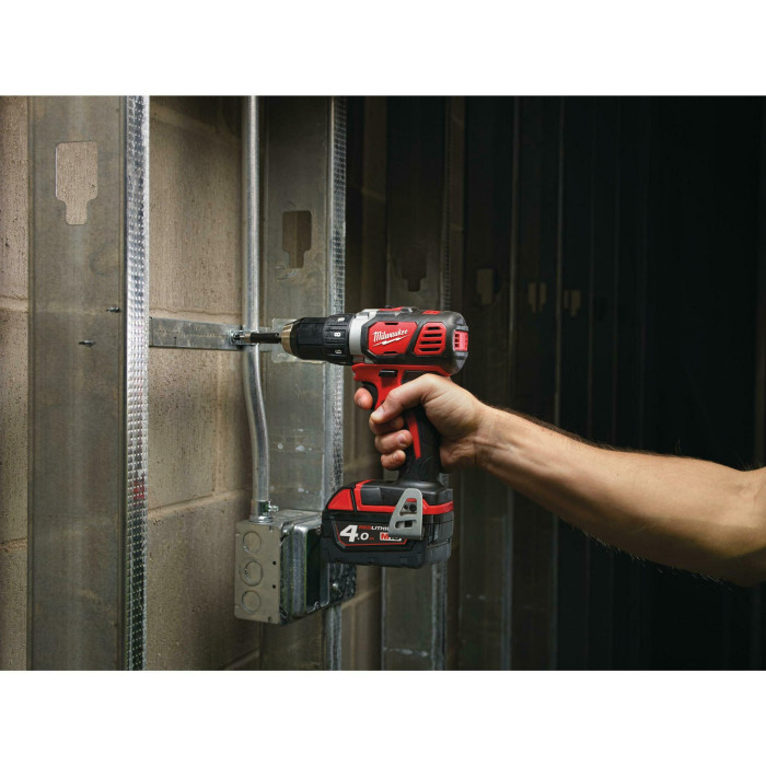 Дрель-шуруповёрт аккумуляторная Milwaukee M18 BDD-402CA 4933464942 - изображение 4