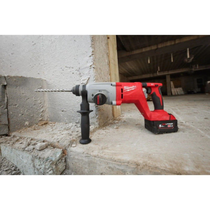 Перфоратор аккумуляторный Milwaukee M18 BLHACD26-0 4933492483/B5 - изображение 3
