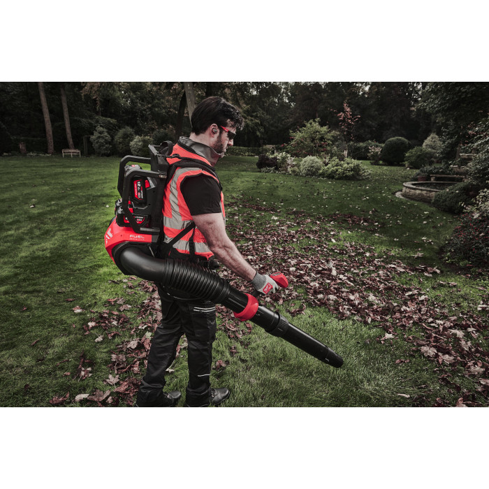 Повітродувка акумуляторна ранцева Milwaukee M18 F2BPB-124 4933493213 - зображення 8