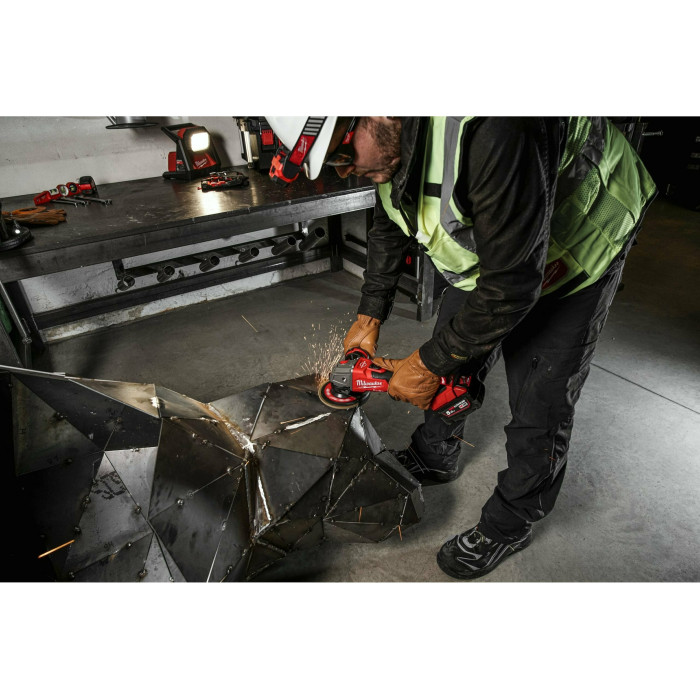 Угловая шлифмашина аккумуляторная Milwaukee M18 FSAG125XB-0 4933498062 без АКБ - изображение 4