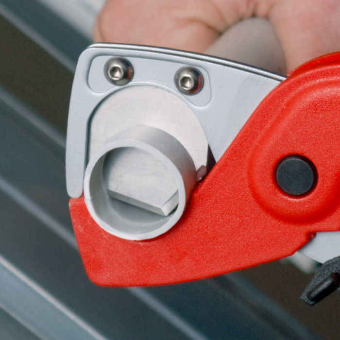 Труборіз для шлангів та захисних труб KNIPEX PlastiCut 25 мм 90 20 185 - зображення 4