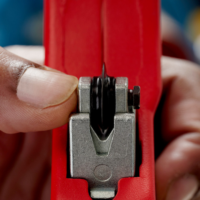 Труборіз для металевих труб KNIPEX TubiX XL 6-76 мм 90 31 03 BK - зображення 10