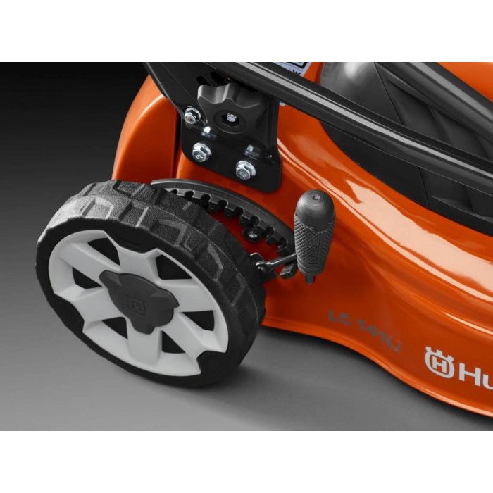 Газонокосарка акумуляторна Husqvarna LC 141Li 9676284-01 без АКБ - зображення 6