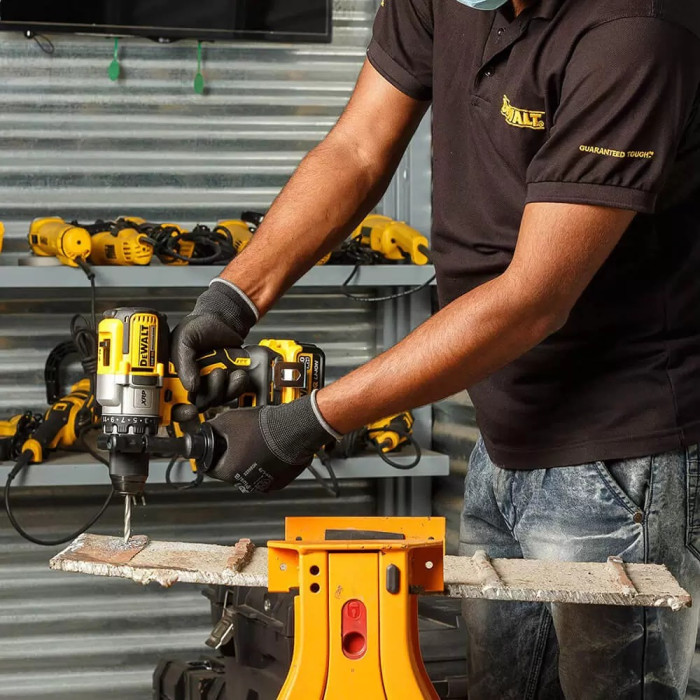 Дриль-шуруповерт акумуляторний DeWALT DCD991NT без АКБ - зображення 11