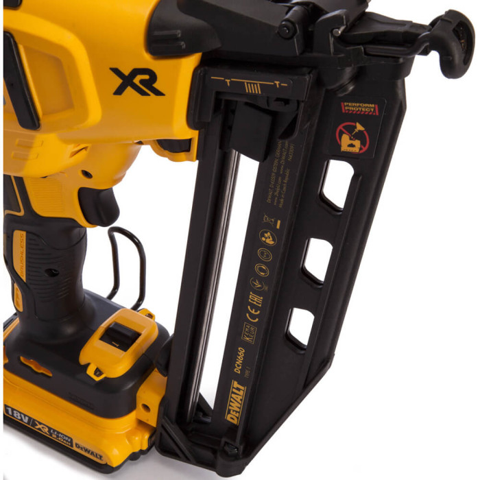 Пистолет гвоздезабивной аккумуляторный бесщёточный DeWALT DCN662D2 - изображение 3