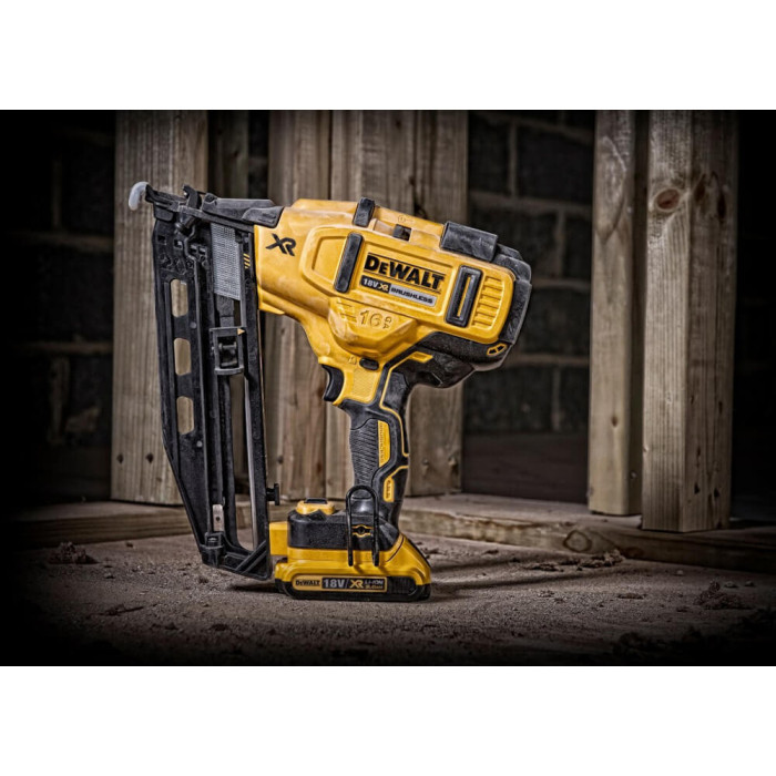 Пистолет гвоздезабивной аккумуляторный бесщёточный DeWALT DCN662NT без АКБ - изображение 7
