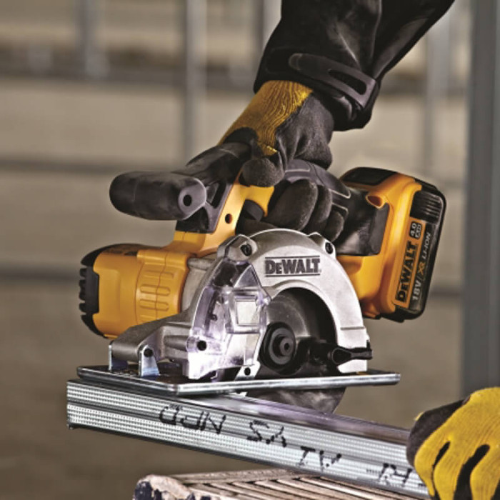 Дисковая пила аккумуляторная DeWALT DCS373N без АКБ - изображение 3