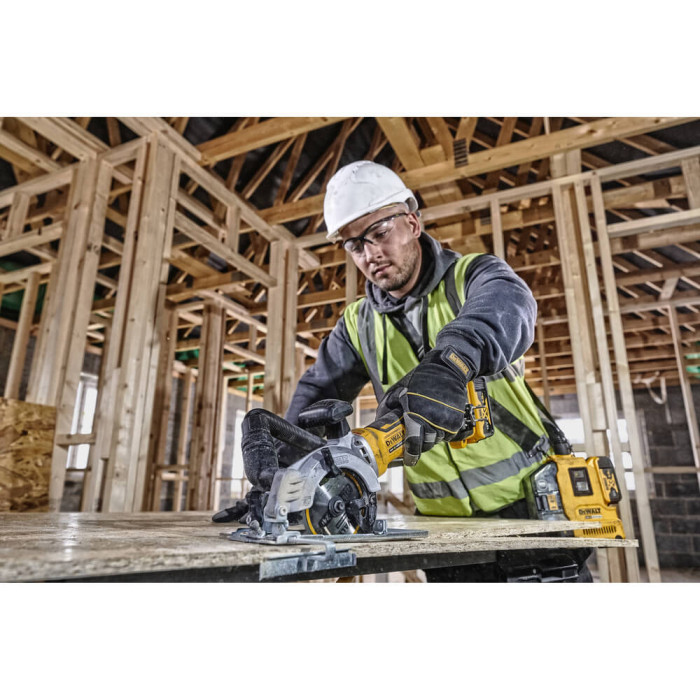 Дисковая пила аккумуляторная DeWALT DCS571P2 - изображение 10