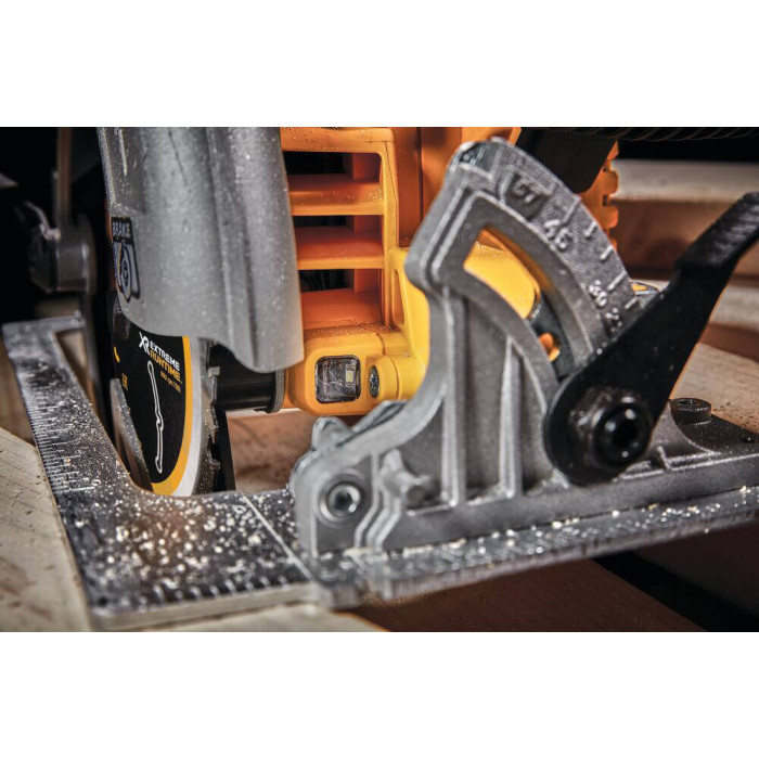 Дисковая пила аккумуляторная DeWALT DCS573T1 - изображение 10