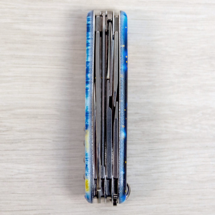 Складной нож Victorinox Huntsman Ukraine ДНК Украинца 1.3713.3.T3270pw Vx13713.3_T3270pw - изображение 12